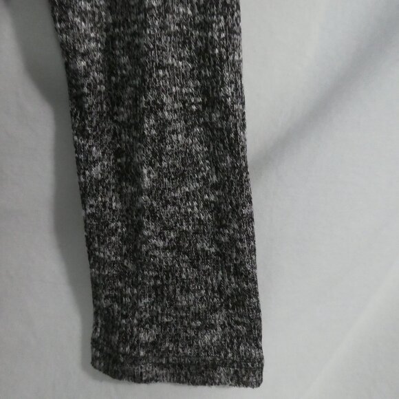 ALYA | large | Long Sleeve Pullover Scoop Neck LIghtweight Knit Sweater - Picture 14 of 14